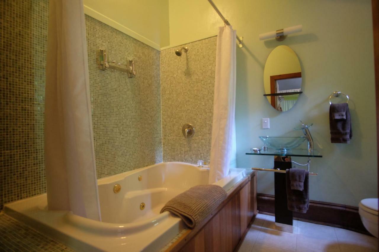 Hotel Wedgwood Manor And Glamping Retreat Crawford Bay Exterior foto